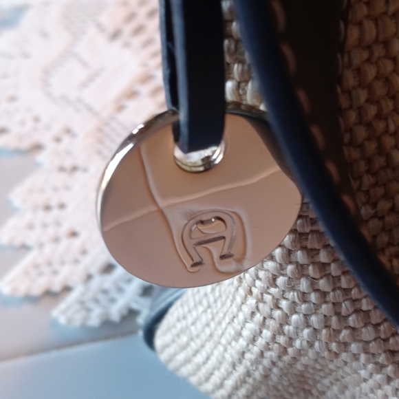 Etinenne Aigner - High End Purse - Picture 5 of 16